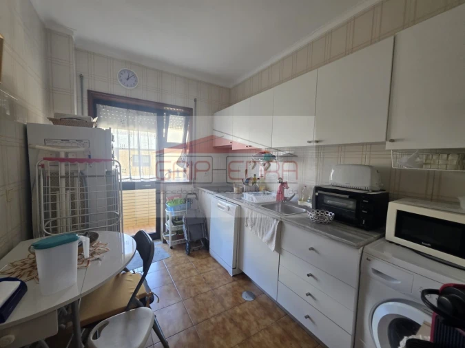 Apartamento T1 para Arrendamento em Canelas Foto 5