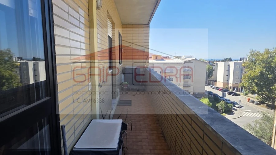 Apartamento T1 para Arrendamento em Canelas