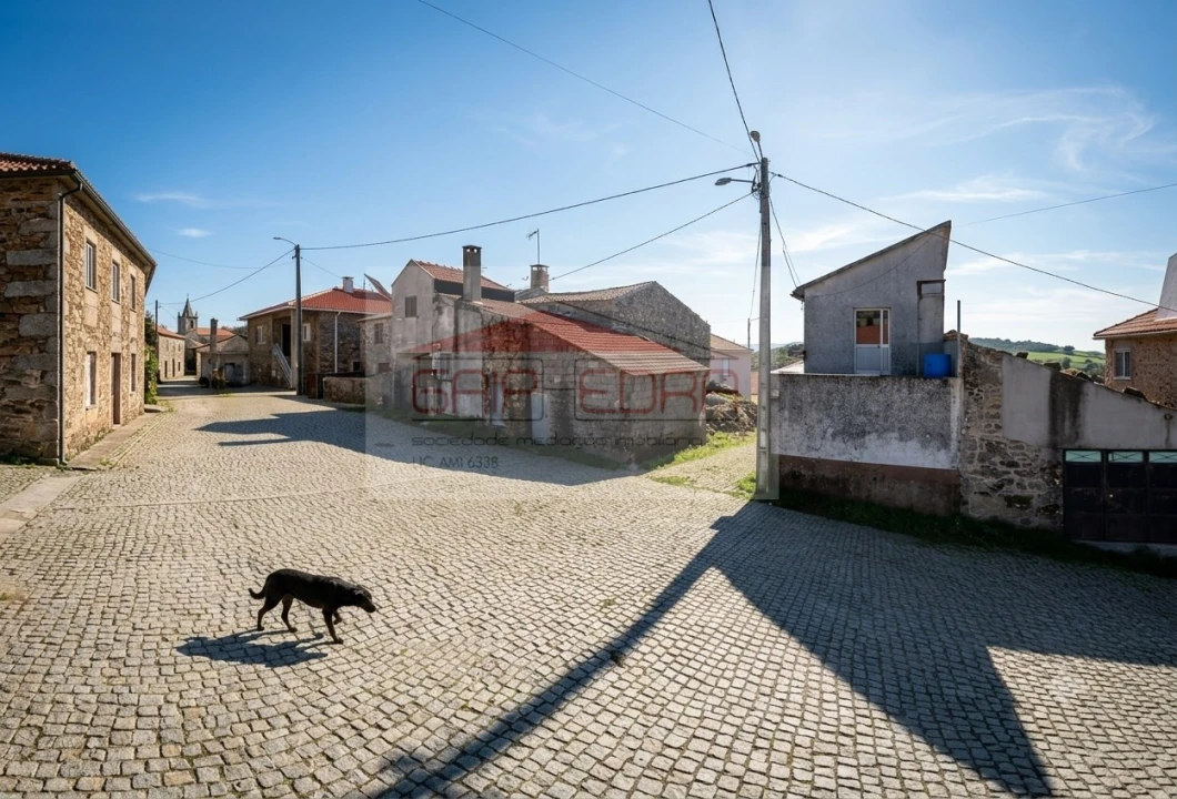Moradia T3 para Venda em Sé, Santa Maria e Meixedo Foto 3