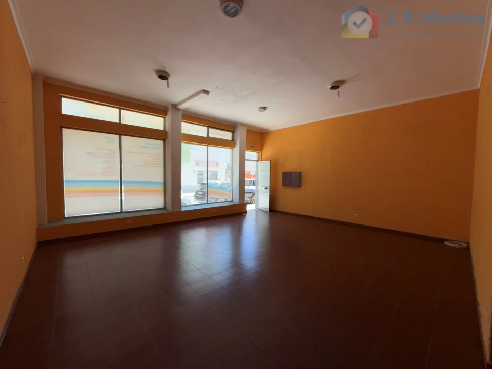 Loja para Venda em Baixa da Banheira e Vale da Amoreira Foto 1