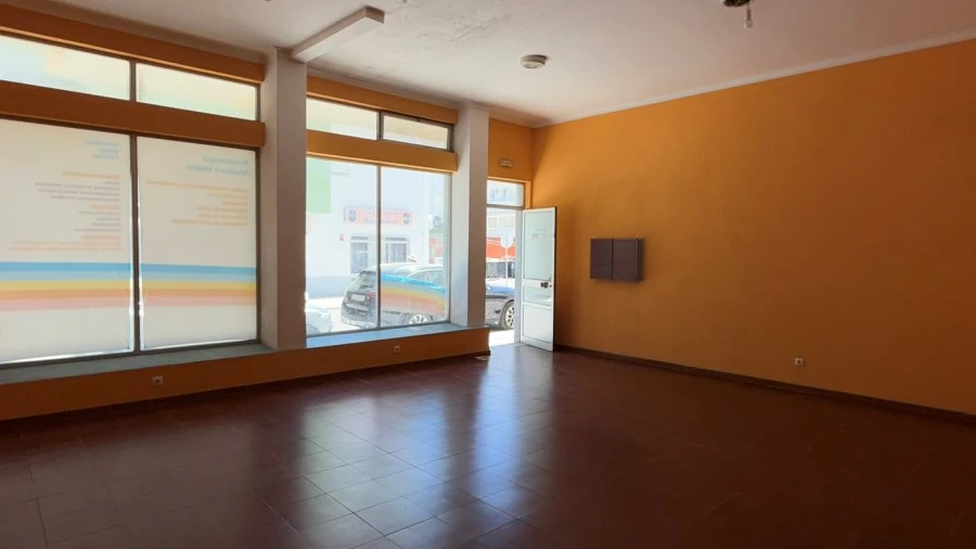 Loja para Venda em Baixa da Banheira e Vale da Amoreira
