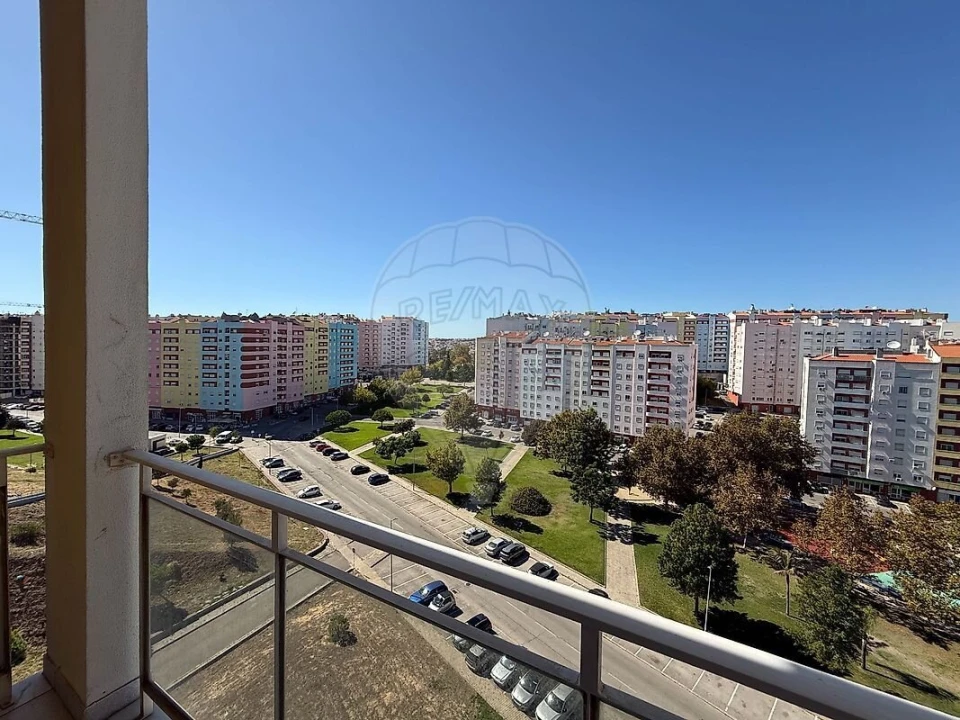 Apartamento T2 para Venda em Corroios Foto 40
