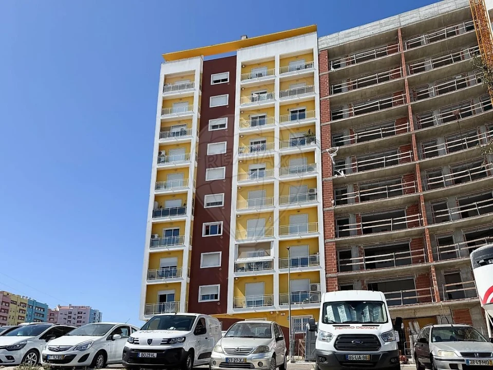 Apartamento T2 para Venda em Corroios Foto 2