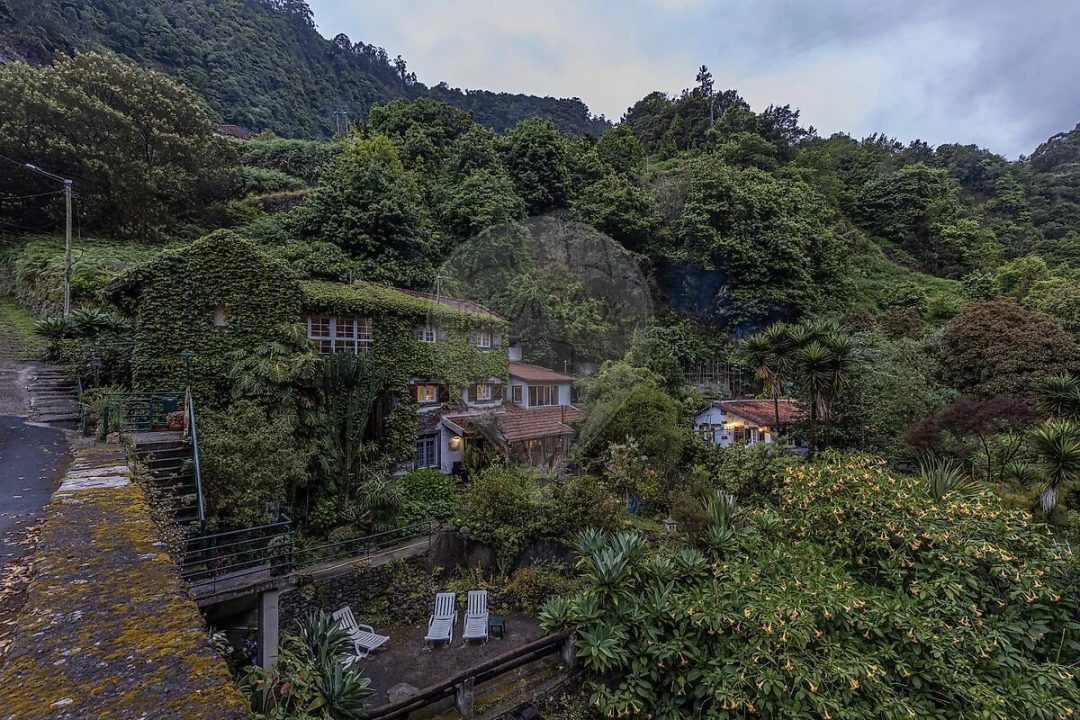 Moradia T5 para Venda em São Roque do Faial Foto 2