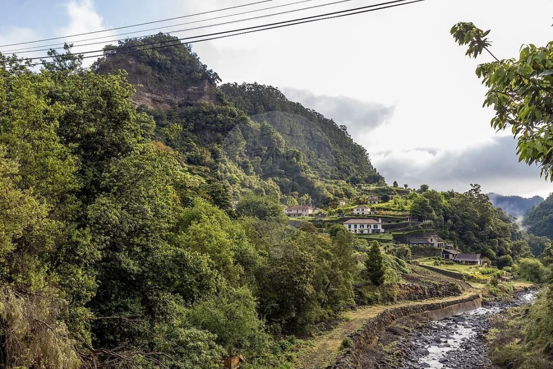 Moradia T5 para Venda em São Roque do Faial Foto 33