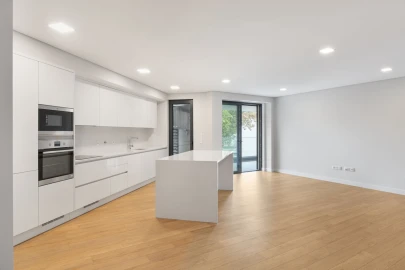 Apartamento T2 para Venda em Carcavelos e Parede