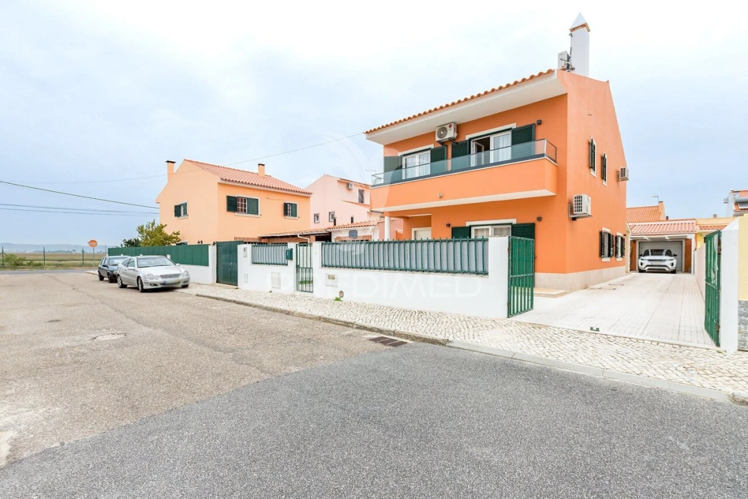 Moradia T3 para Venda em Samora Correia Foto 1
