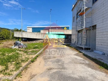 Armazém para Venda em Vila Verde e Barbudo