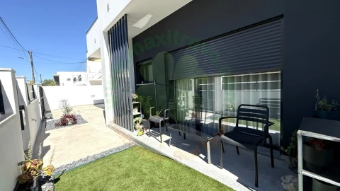 Moradia T3 para Venda em Fernao Ferro