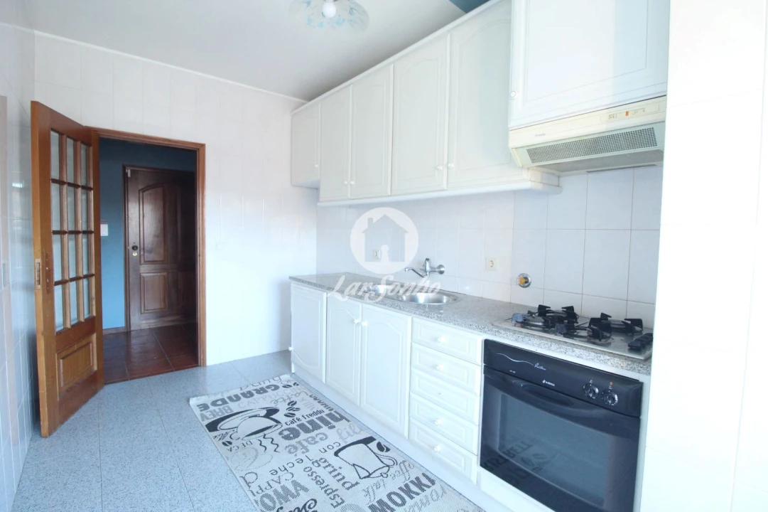 Apartamento T2 para Venda em Arcozelo Foto 3