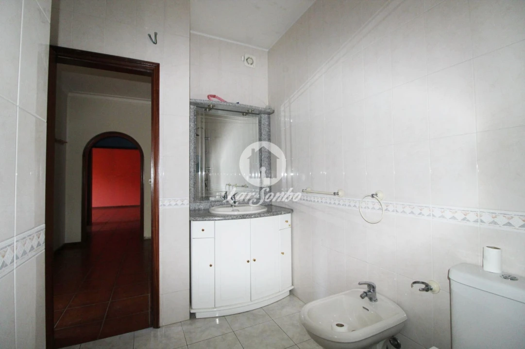 Apartamento T2 para Venda em Arcozelo Foto 9