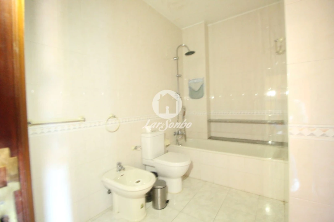Apartamento T2 para Venda em Arcozelo Foto 10