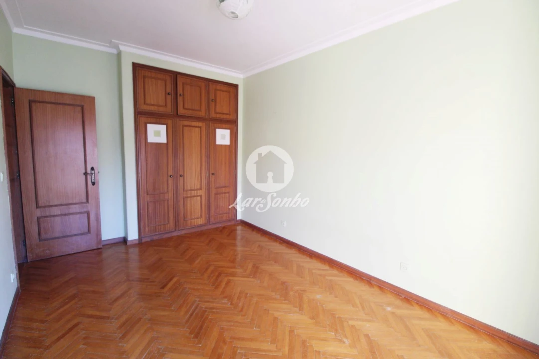 Apartamento T2 para Venda em Arcozelo Foto 16