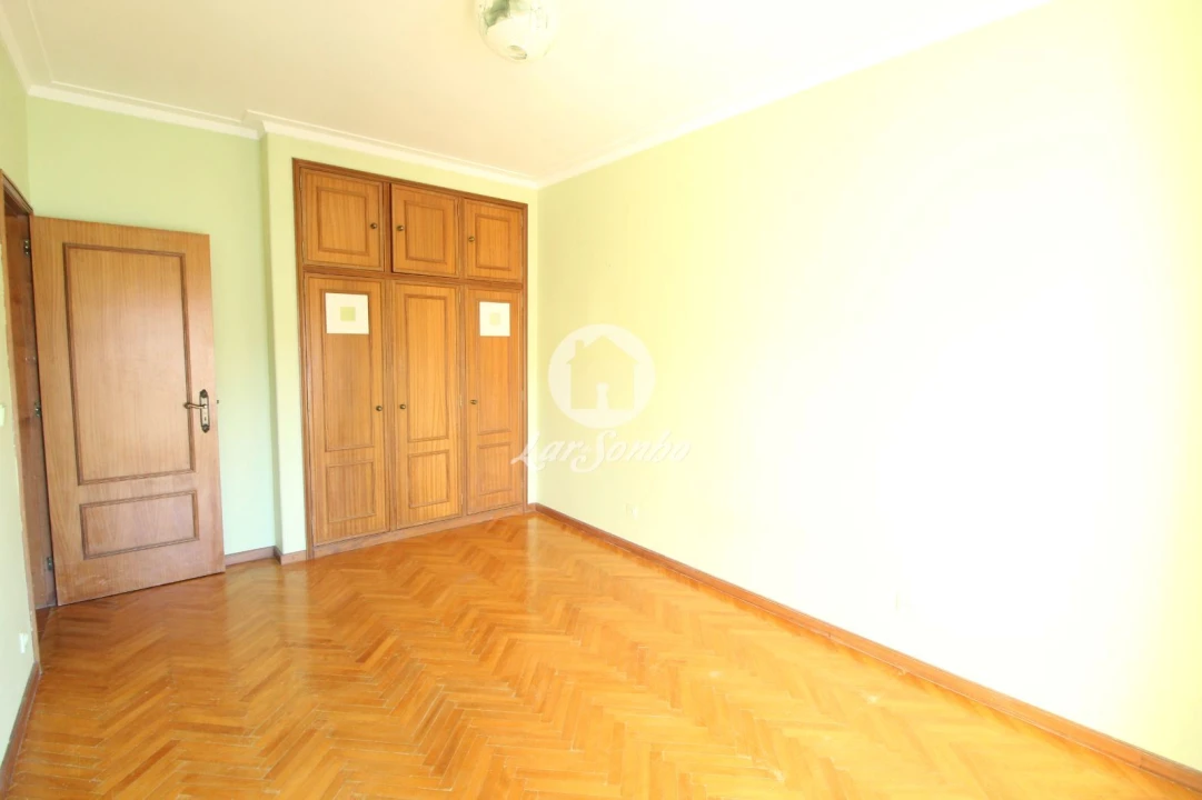 Apartamento T2 para Venda em Arcozelo Foto 17
