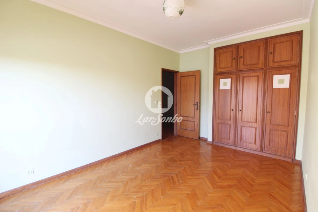 Apartamento T2 para Venda em Arcozelo Foto 18