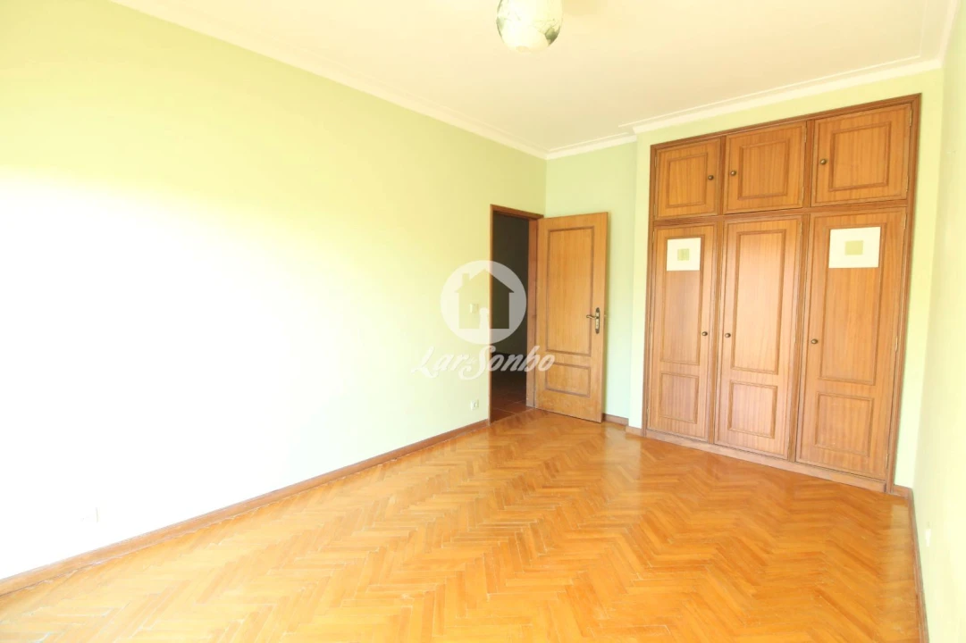 Apartamento T2 para Venda em Arcozelo Foto 19