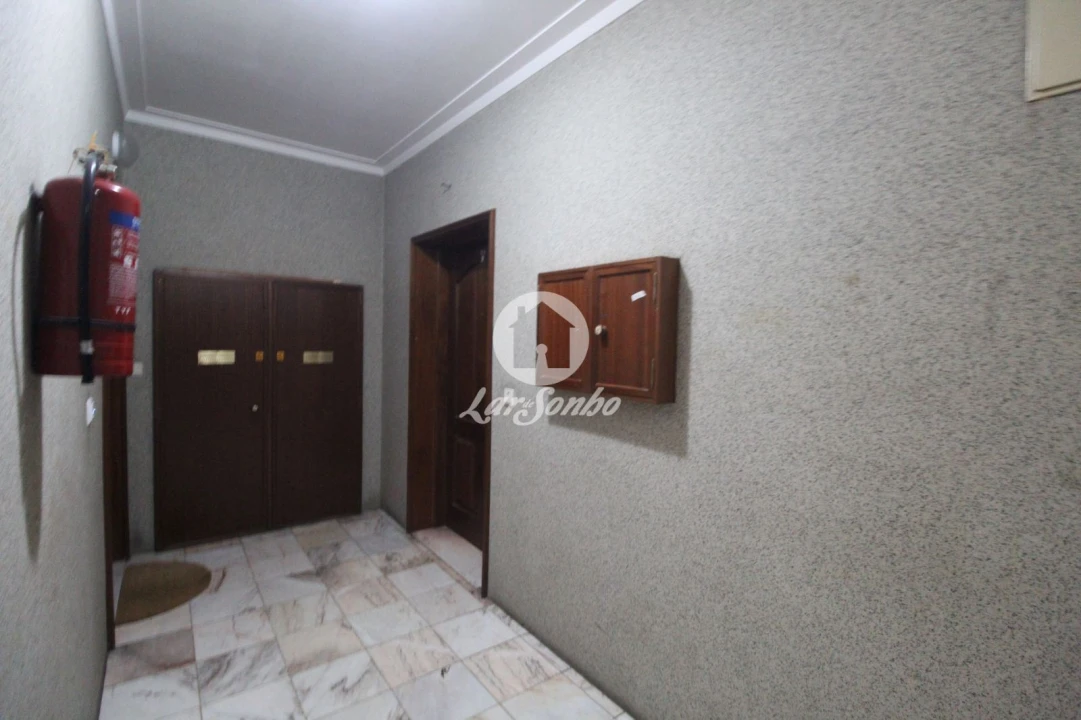 Apartamento T2 para Venda em Arcozelo Foto 31
