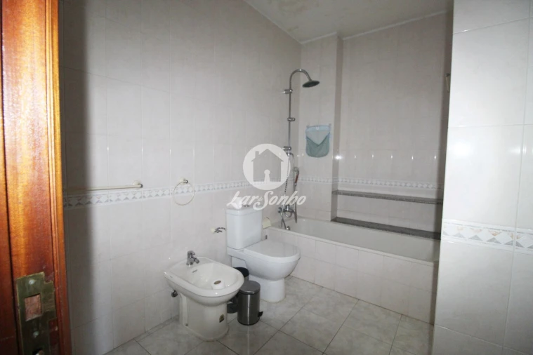 Apartamento T2 para Venda em Arcozelo Foto 8