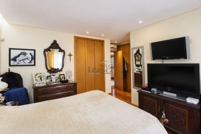 Moradia T4 para Venda em Arcozelo
