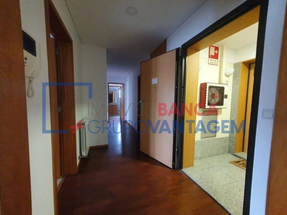 Apartamento T2 para Venda em Oliveira do Douro Foto 2