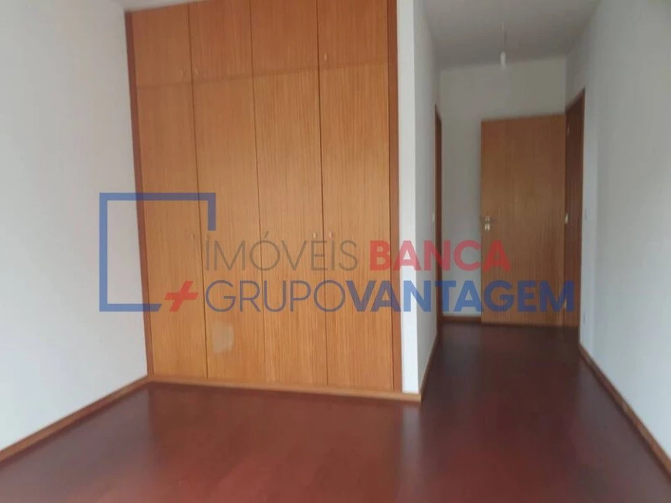 Apartamento T2 para Venda em Oliveira do Douro Foto 8