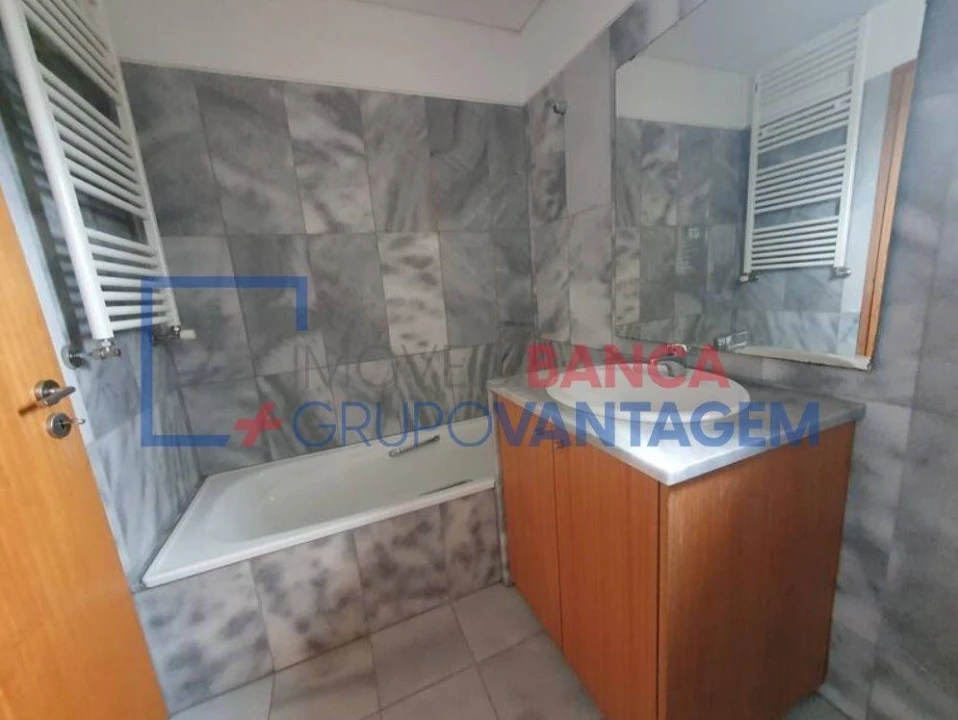 Apartamento T2 para Venda em Oliveira do Douro Foto 11