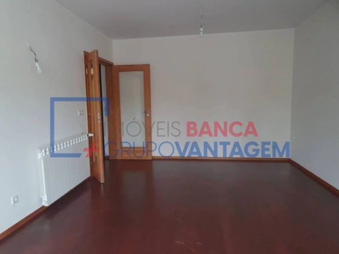 Apartamento T2 para Venda em Oliveira do Douro Foto 4