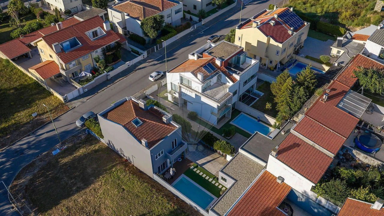 Moradia T4 para Venda em Arcozelo Foto 30