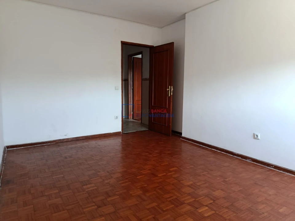 Apartamento T3 para Venda em Oliveira do Douro Foto 17