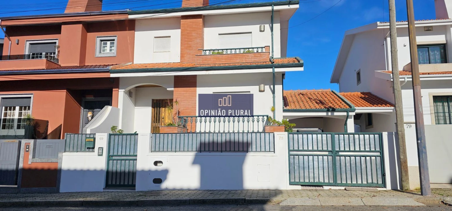 Moradia T4 para Arrendamento em Serzedo e Perosinho Foto 1