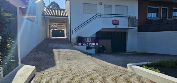 Moradia T4 para Arrendamento em Serzedo e Perosinho