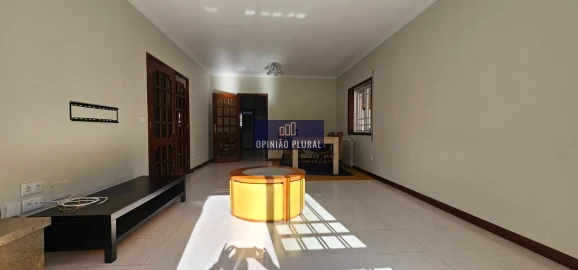 Moradia T4 para Arrendamento em Serzedo e Perosinho