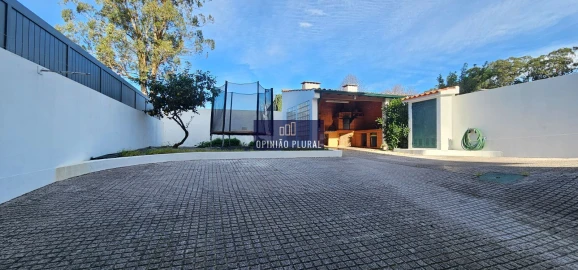Moradia T4 para Arrendamento em Serzedo e Perosinho