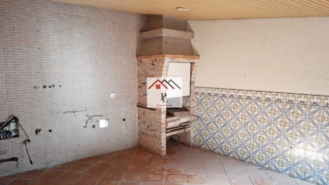Moradia T4 para Venda em Vila Nova de Anços