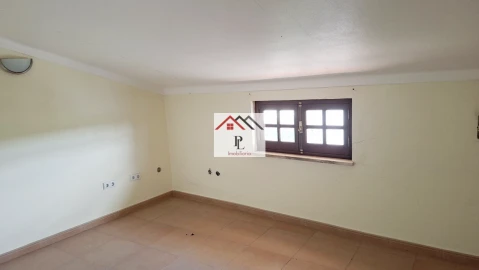 Moradia T4 para Venda em Vila Nova de Anços