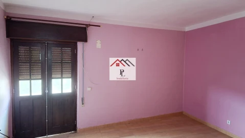 Moradia T4 para Venda em Vila Nova de Anços