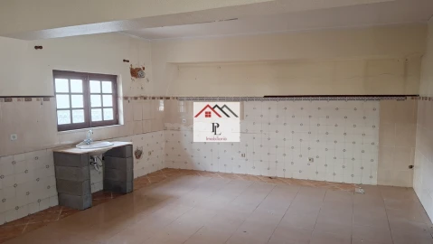 Moradia T4 para Venda em Vila Nova de Anços