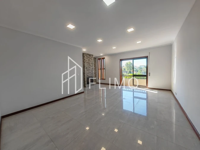 Apartamento T3 para Venda em Paços de Brandão Foto 3