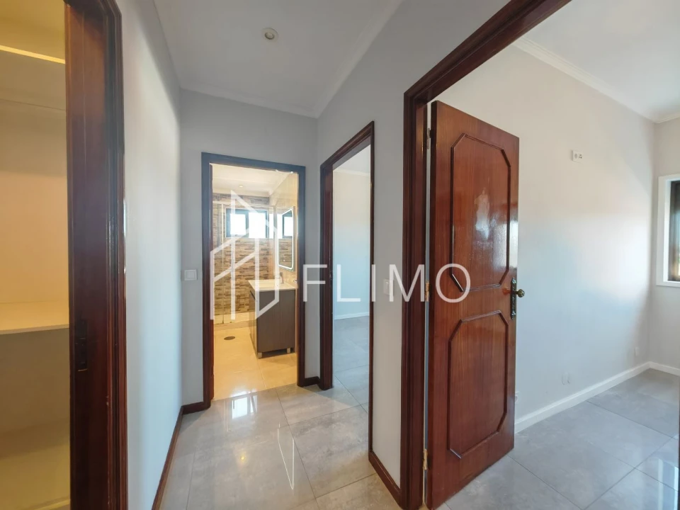 Apartamento T3 para Venda em Paços de Brandão Foto 6