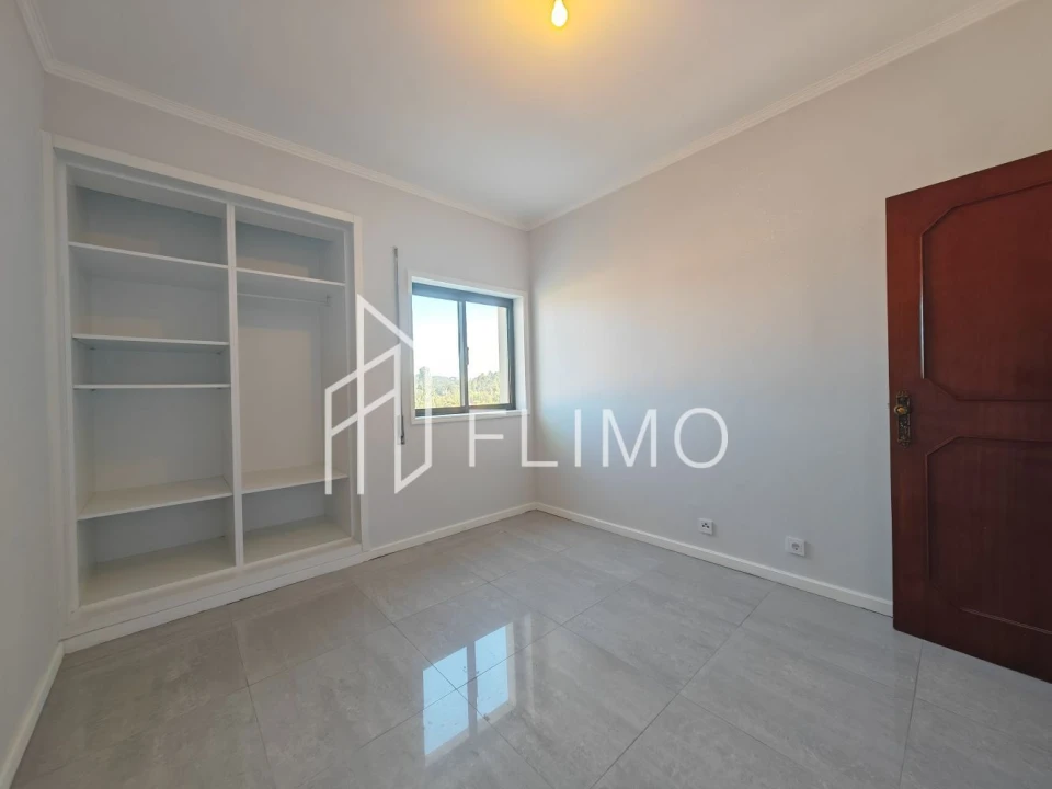 Apartamento T3 para Venda em Paços de Brandão Foto 10