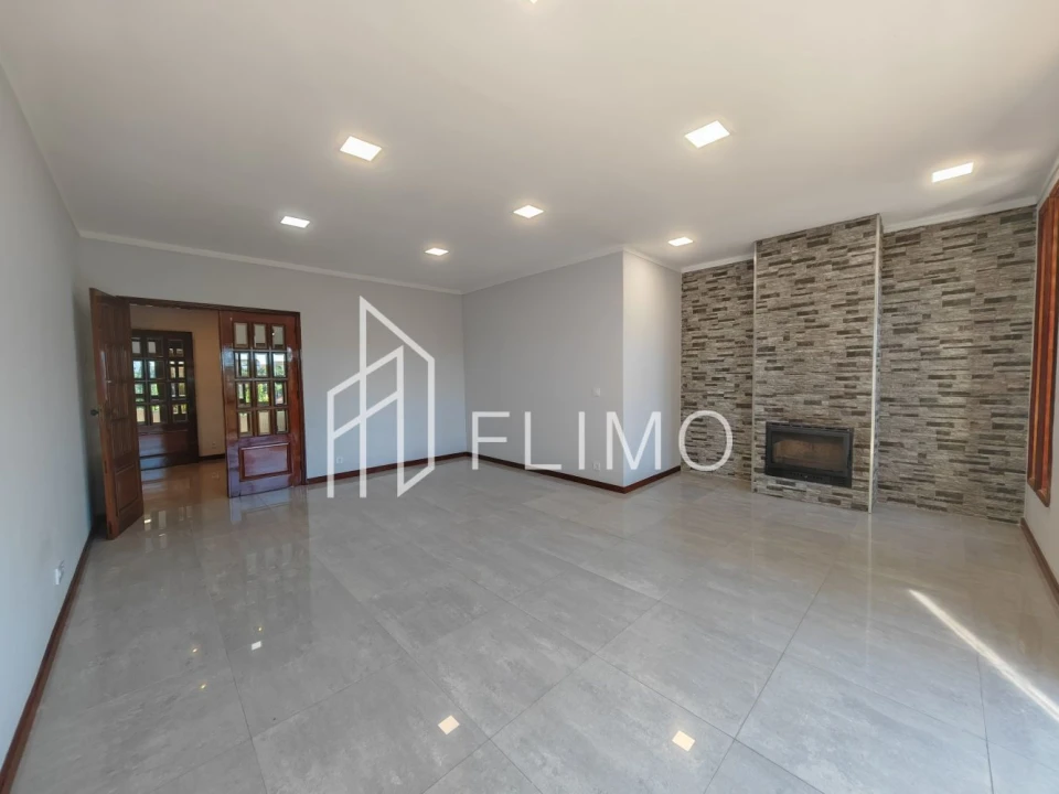 Apartamento T3 para Venda em Paços de Brandão Foto 4