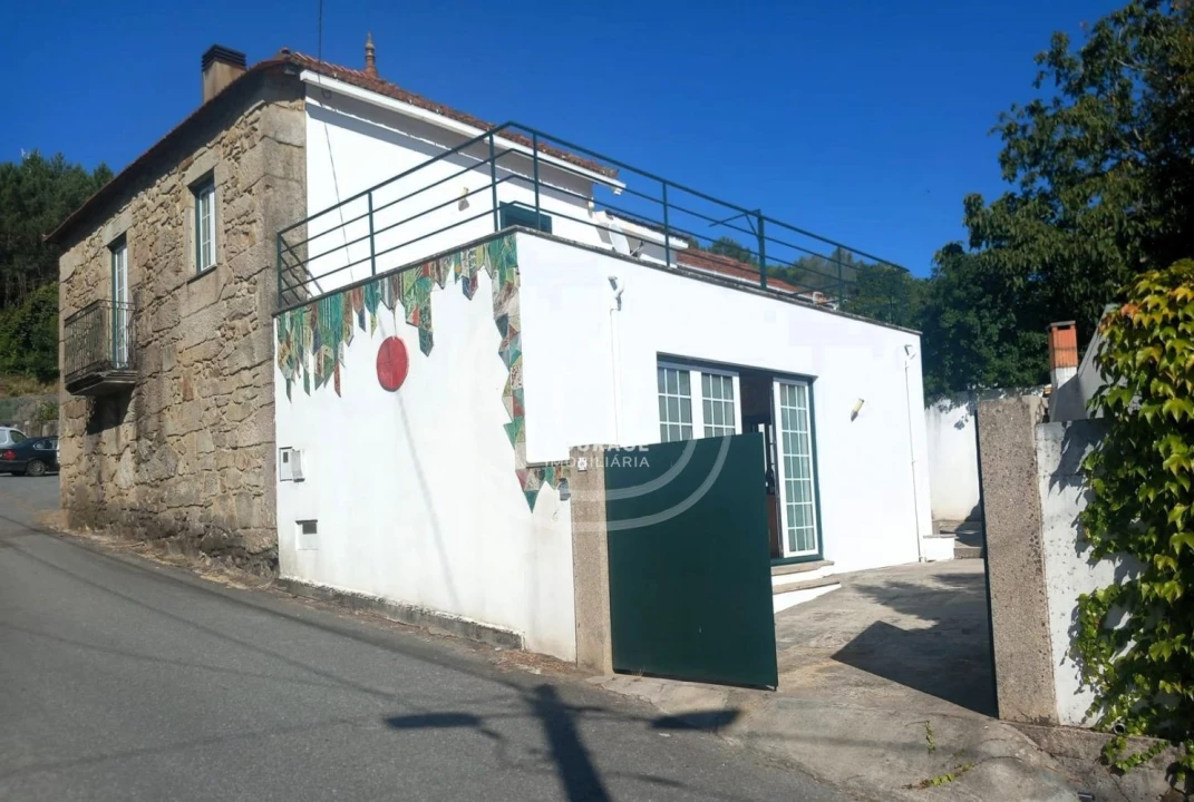Moradia T4 para Venda em Candemil e Gondar Foto 1