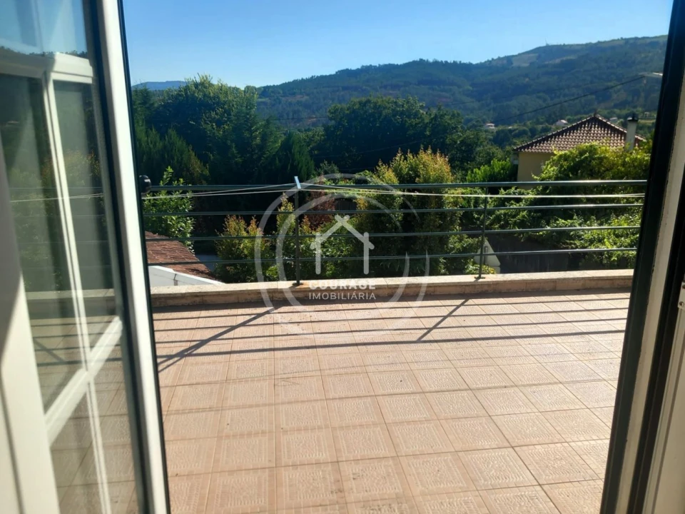 Moradia T4 para Venda em Candemil e Gondar Foto 4