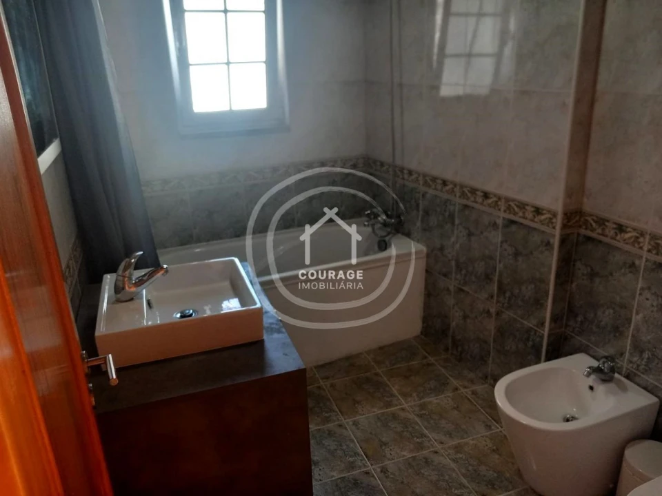 Moradia T4 para Venda em Candemil e Gondar Foto 12