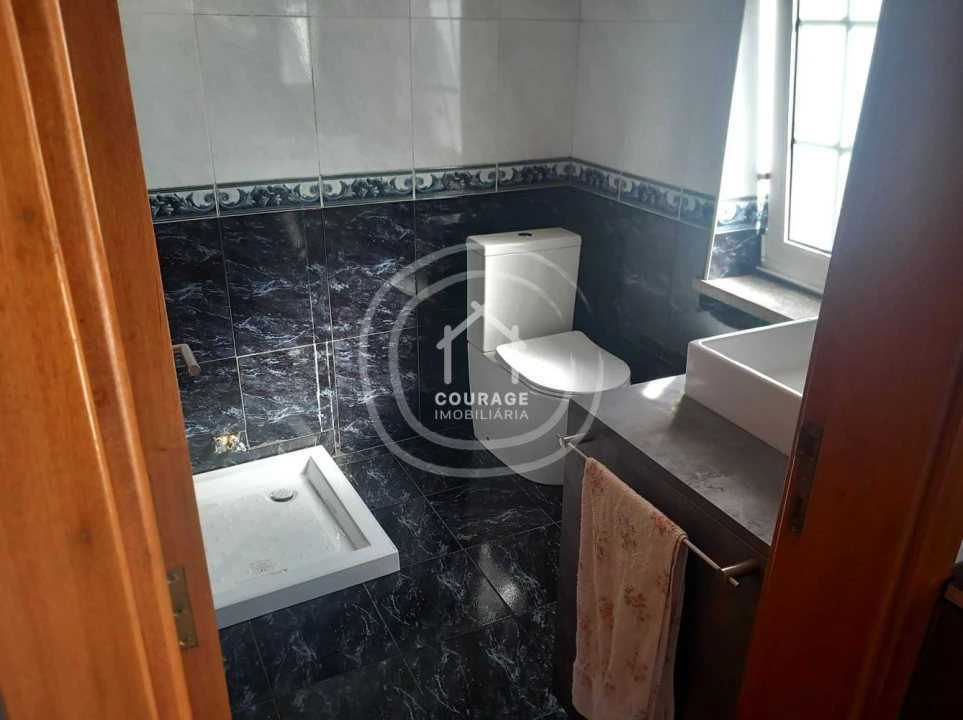 Moradia T4 para Venda em Candemil e Gondar Foto 13