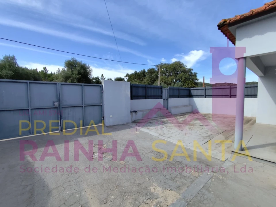 Moradia T4 para Venda em Abrã Foto 3
