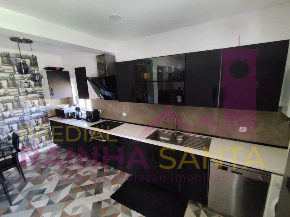 Moradia T4 para Venda em Abrã Foto 17