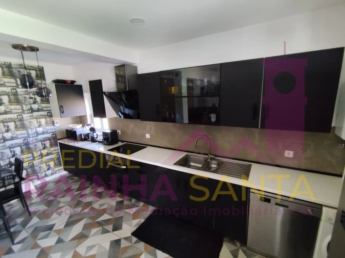 Moradia T4 para Venda em Abrã Foto 17