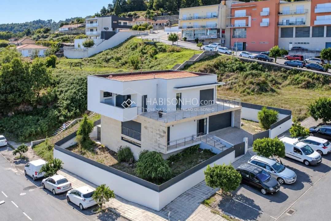 Moradia T3 para Venda em Louredo Foto 2