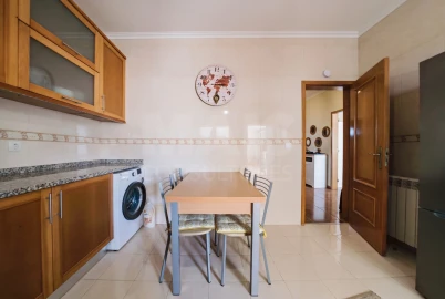Moradia T3 para Venda em Atouguia da Baleia